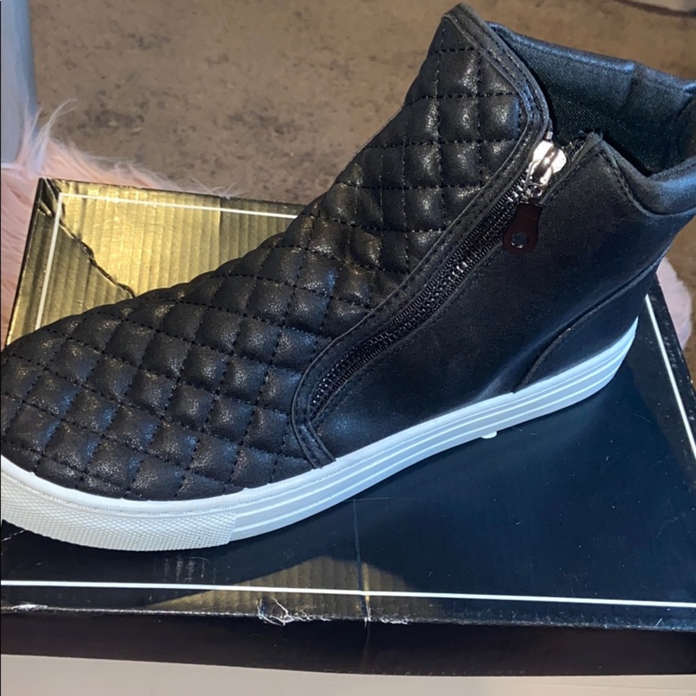 NWOT! Black Quilted Tennis Shoes